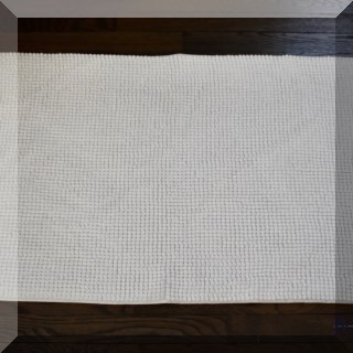 D89. 5 Ikea Toftbo bath mats. Some yellowing on backs.